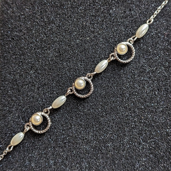 Fashion Jewerly Elegant Pearl Drop Necklace, Earrings, and Bracelet Set - Picture 2 of 4